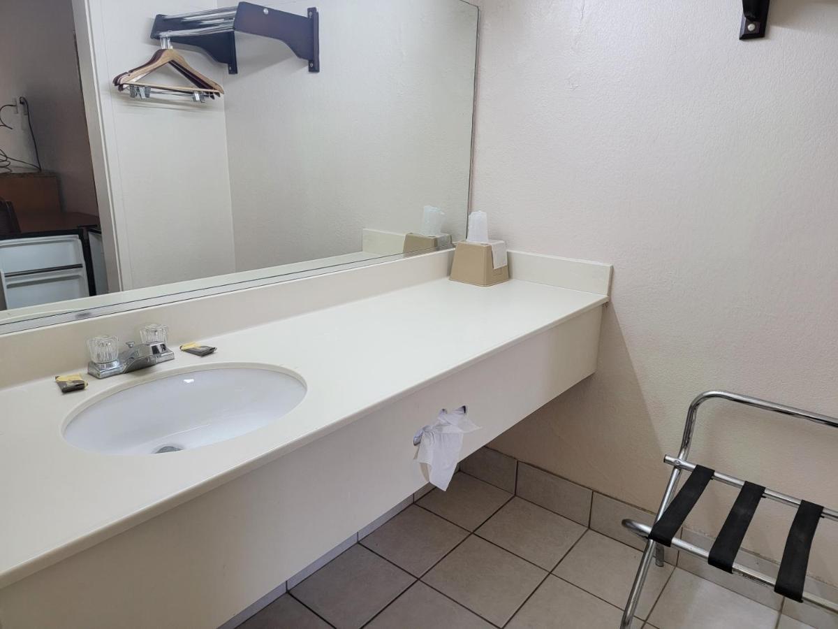 ديكادور Studio 9 Inn & Suites المظهر الخارجي الصورة