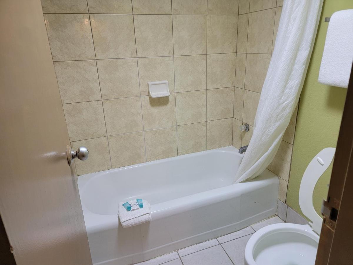 ديكادور Studio 9 Inn & Suites المظهر الخارجي الصورة